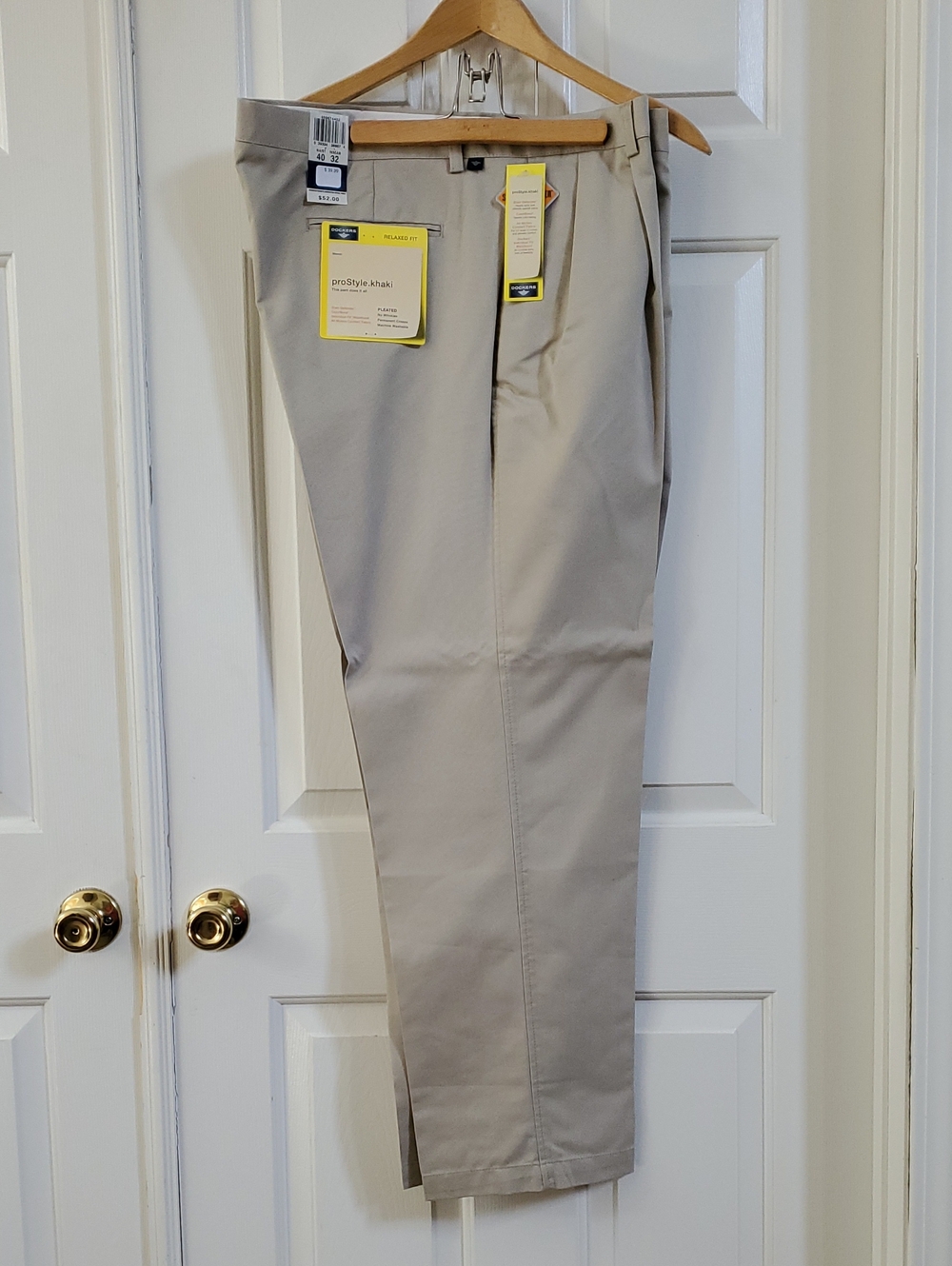 Dockers Men's Chinos in Light Tan